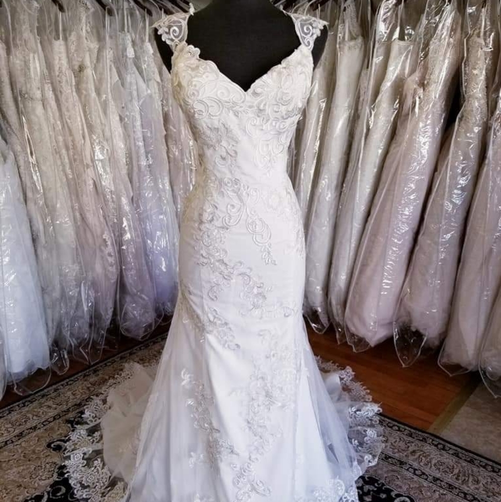 J'adore Ivory Size 14 Fitted Lace Wedding Dress